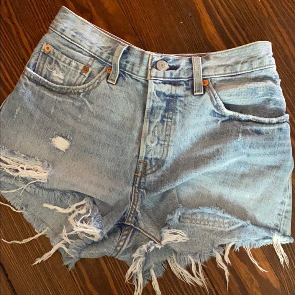 LEVI’S 501 high rise distressed cutoff shorts